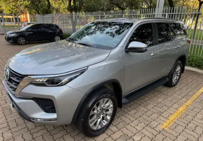 Toyota hilux sw4 2021 2.7 vvt-i flex srv 7l 4x2 automático