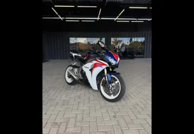 Honda cbr 1000 rr fireblade