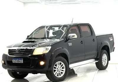 Toyota hilux cd 4x4 srv 2015 completa com chave reserva e manual do proprietário