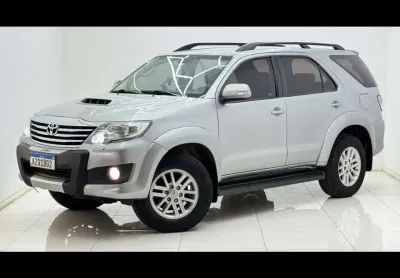 Toyota hiluxsw4 srv4x4 2015