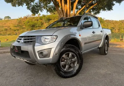 Mitsubishi l200 triton 3.2 turbo diesel 4x4 2017 pneus novos