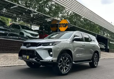 O suv que entrega luxo, força e presença inconfundível - hilux sw4 srx platinum 2024