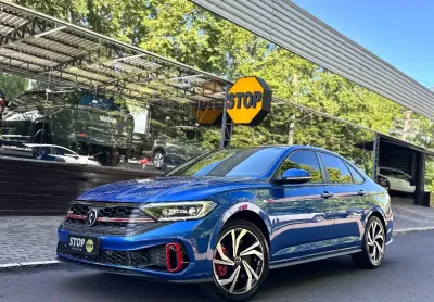 O sedan de esportivo que traz performance e exclusividade em cada detalhe