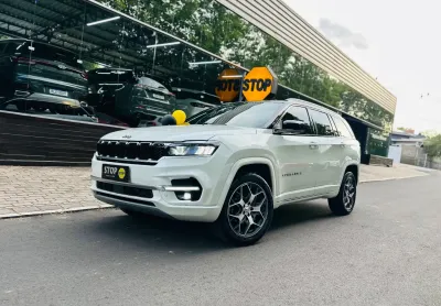 Um suv de luxo e com 7 lugares pra levar a família toda pras viagens