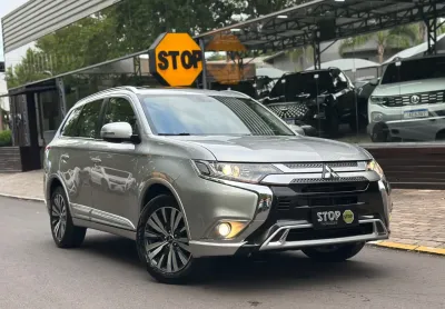  Outlander 2.0 HPE 7 Lugares ano 2021 - UM SUV ROBUSTO E CONFIÁVEL
