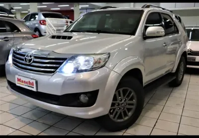 Toyota HILUX SW4 3.0 SRV 4X4 7 LUGARES 16V TURBO INTERCOOLER DIESEL 4P AUTOMÁTICO