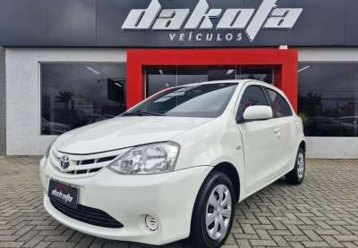 Toyota etios hb xs 2013