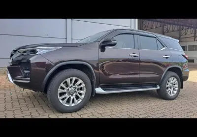 Toyota hilux sw4 2.8 d-4d turbo diesel srx 4x4 automático