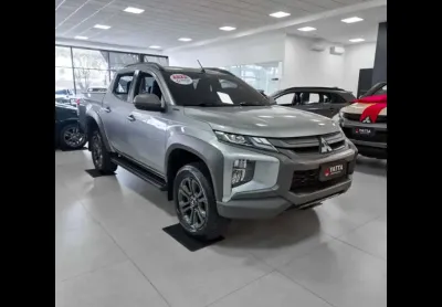 Mitsubishi L200 TRITON 2.4 16V TURBO DIESEL SPORT OUTDOOR PLUS CD 4P 4X4 AUTOMÁTICO