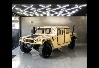 Hummer am desert