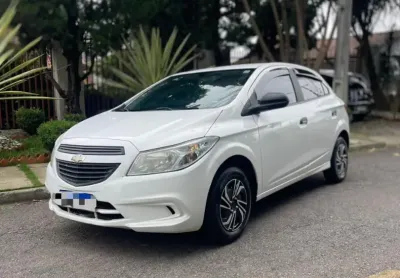  Chevrolet Onix Hatch LS 1.0 1.0 FLEX – COMPLETO   Ano/Modelo: 2013/2013  Cor: Branca  Pinhais – PR 