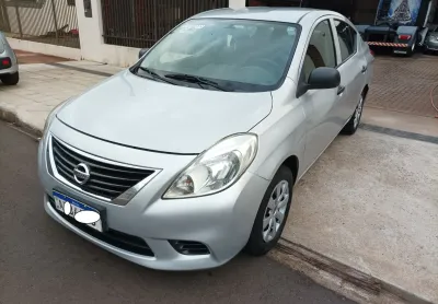 Nissan versa 1.6 s - mec. 2013 / 2014 - veiculo para familia , que queira o maior porta malas da cat