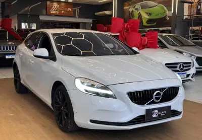 Volvo v40 2019 2.0 t4 momentum gasolina 4p automático