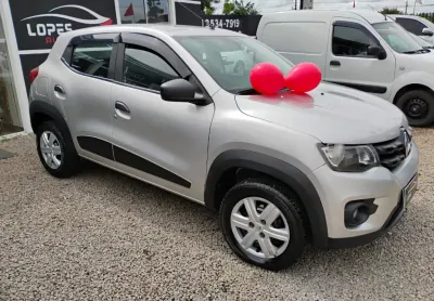 Kwid 2020 semi novo, com direção elétrica e ar condicionado.  