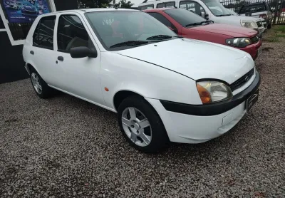Fiesta 1.6, com direção hidráulica, 4 portas