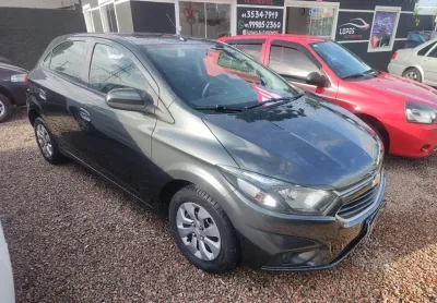 Onix lt 1.0- carro semi novo, completo 