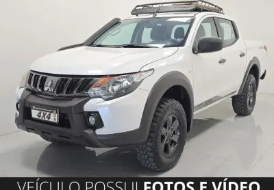 Mitsubishi l200 triton savana 2.4 4x4 die. aut. - branca - 2022/2023