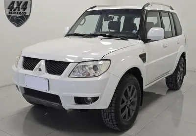 Mitsubishi pajero tr4 2.0 flex 16v 4x2 aut.  - branca - 2013/2014