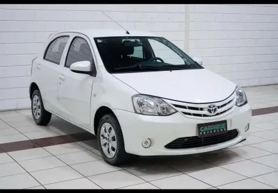 Toyota Etios X 1.3 Flex 16V 5p Mec.  - Branca - 2015/2016