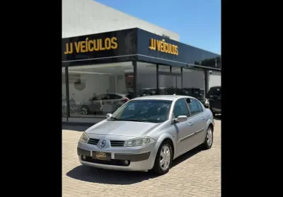 Megane Sedan Dynamique Hi-Flex 1.6 16V