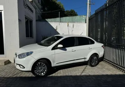 Fiat grand siena 1.6 mpi essence 16v flex 4p manual 2014