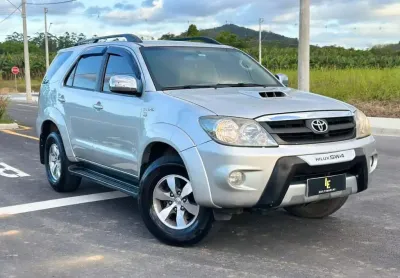 Toyota hilux sw4 srv 3.0 aut - prata - 2005/2006