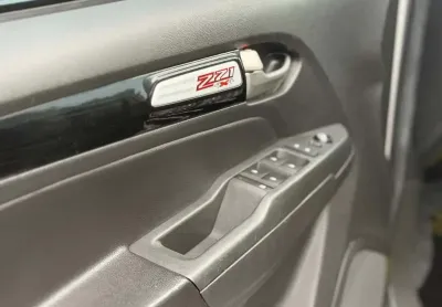 Chevrolet s-10 pick-up z71 2.8 tdi 4x4 cd dies. aut  - prata - 2022/2023