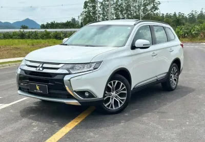 Mitsubishi outlander 2.2 diesel 4x4 7 lugares - branca - 2015/2016
