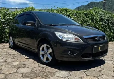 Ford focus hatch 2.0 aut - cinza - 2013/2013