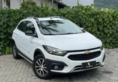 Chevrolet Onix HATCH ACTIV 1.4 8V Flex 5p Mec.  - Branca - 2016/2017