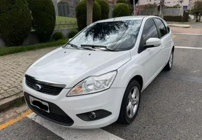 37.900,00 / focus hatch 2.0 2011 - branco - completo - impecavel - 83.000km