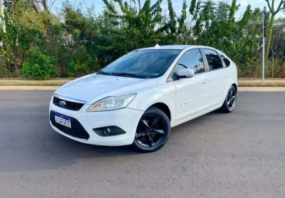 Ford focus hatch 1.6 4p
