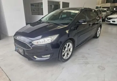 Ford focus focus hatch 1.6 16v 4p se plus flex  mecanico - preta - 2015/2016