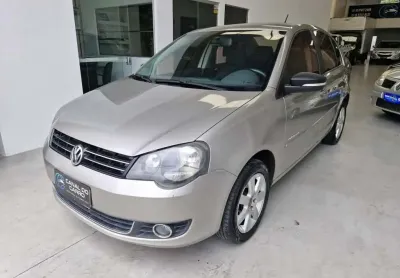 Volkswagen Polo Sedan 2.0 MI COMFORTLINE SEDAN 8V 4P - Prata - 2011/2012