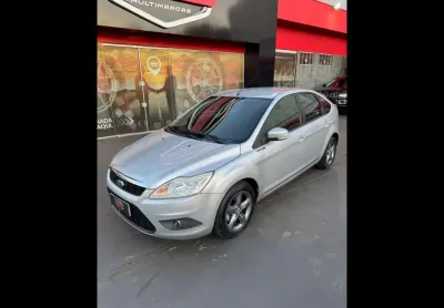 Ford focus hatch aut 2013 - prata - 2013/2013