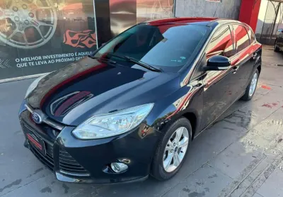Ford Focus 1.6 SE hatch 2014 - Preta - 2013/2014