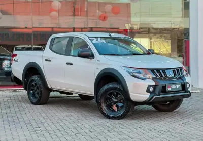 Mitsubishi l200 triton 2.4 16v turbo diesel outdoor gls cd 4x4 automático