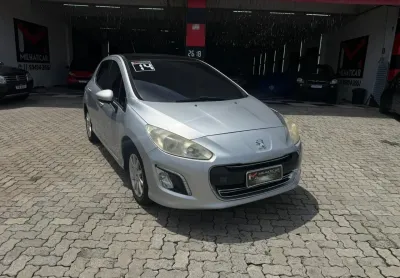 Peugeot 308 Active 2014 – Design Moderno e Conforto Garantido