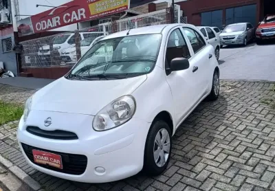 Nissan march 1.0 completo:ar condicionado, ar quente, direção hidráulica, travas elétricas, vidros e