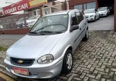 Classic 1.0 básico - carro revisado, financio e parcelo no cartão.