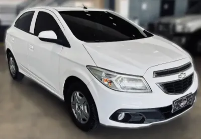 Onix 1.0 lt - nao tem ar condicionado - pneus novos - revisado - periciado - abaixo da fipe