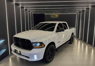 Ram classic 2023 5.7 v8 gasolina laramie night edition cd 4x4 automático