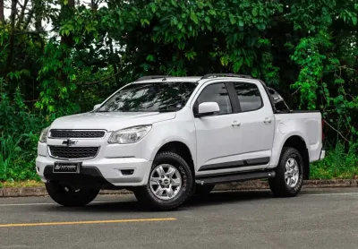 Chevrolet S-10 Pick-up LT 2.4 F.Power 4x2 CD  - Branca - 2013/2013