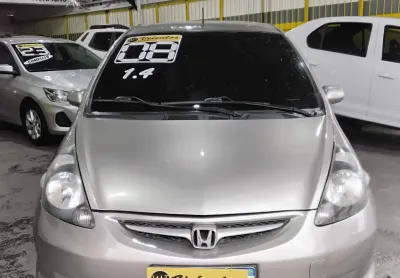 Honda fit carro  do momento bem dificil achar bom carro