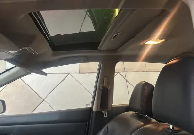 Nissan tiida  sl 1.8 automatico com teto (ganhe documento cortesia)