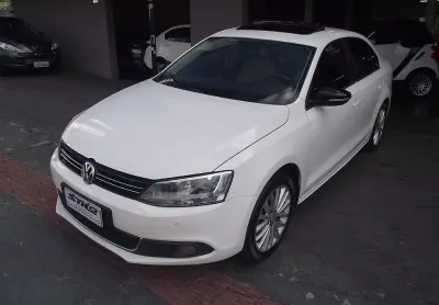 Volkswagen jetta highline 2.0 turbo tsi automático + borboleta + teto solar 2013/2013 branco