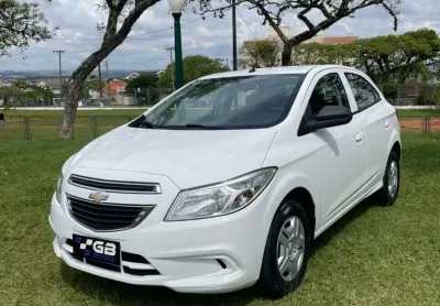 Onix lt 1.0 flex com ótimo custo beneficio, pra você que busca conforto com e economia para o seu di