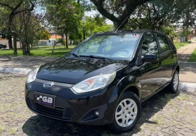 Ford Fiesta 1.6 completo (baixo KM).