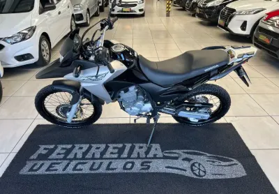  aventureira e versátil! a xre 300 é ideal para quem busca conforto e desempenho tanto na cidade qua