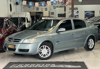  clássico sedan com ótimo espaço interno, conforto e robustez mecânica!